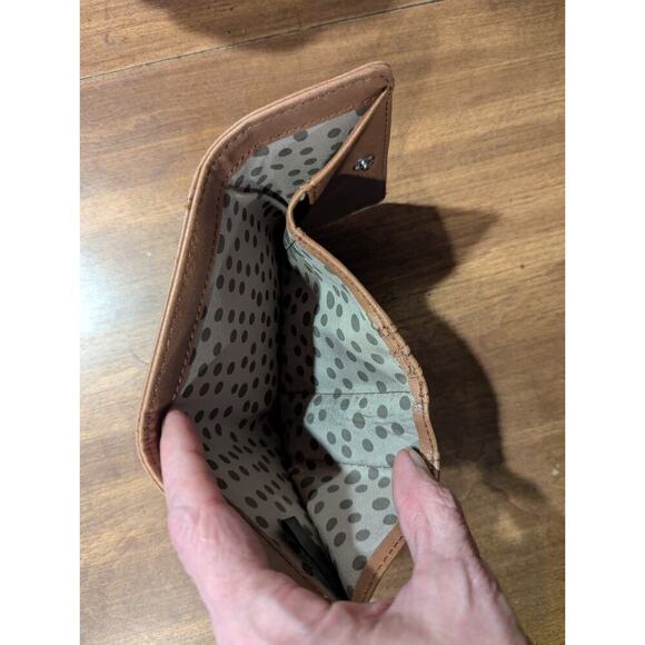 Relic Vintage Brown Leather Trifold Ladies Wallet Logo PLEASE READ - Picture 2 of 9